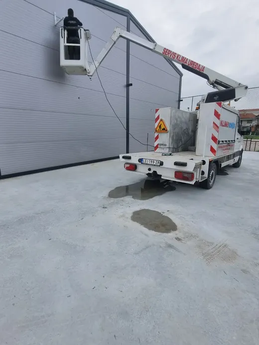 Montaža na visini dizalicom
